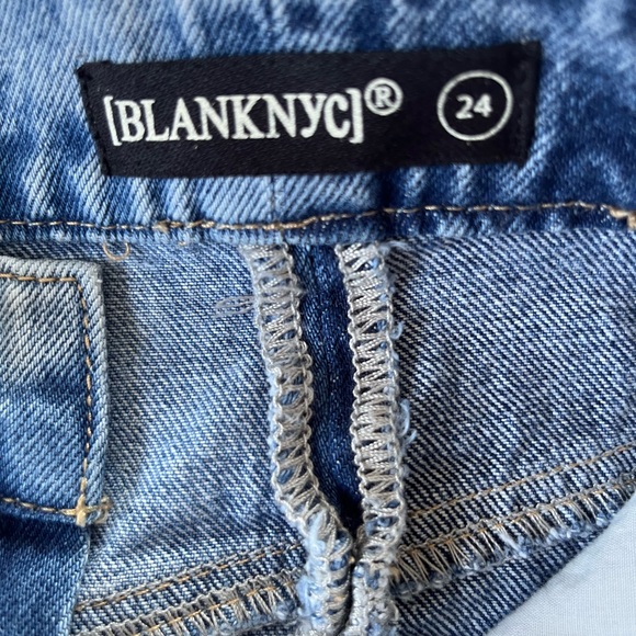 BLANK NYC Fray Hem Barrel Leg Jeans Size 24 Piece By Piece Blue NWT - Picture 6 of 9